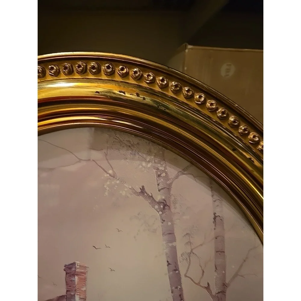 Vintage Syroco 1982 Oval Gold Plastic Picture Frame featuring‎ a 